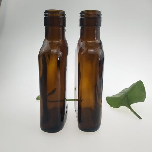 小容量<strong>棕色酒瓶</strong>